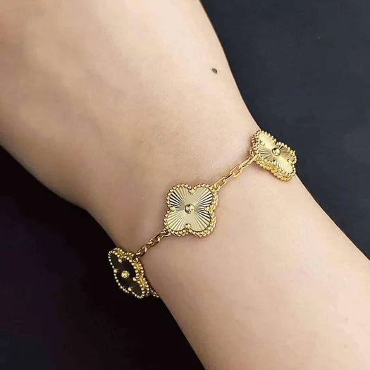 Clover Charm Bracelet (Golden)