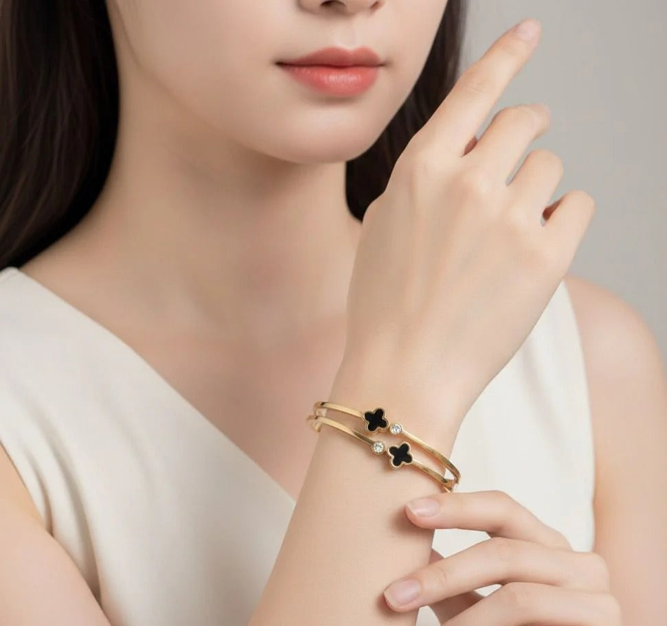 Two Clover Leaf Single Zircon Bangle