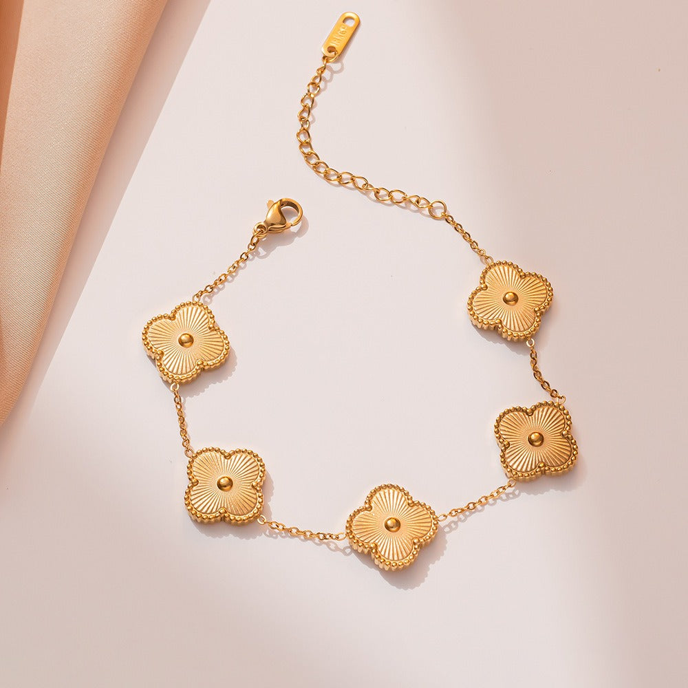 Clover Charm Bracelet (Golden)